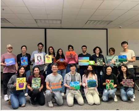 Students with finished paintings in 2023